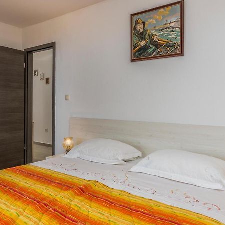 Lovely Apartment In Mali Losinj With Kitchen Zewnętrze zdjęcie