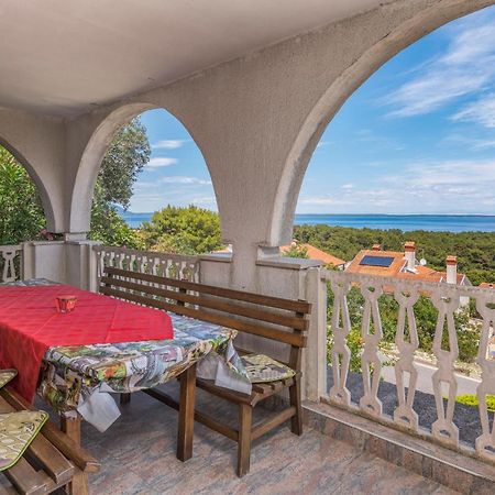 Lovely Apartment In Mali Losinj With Kitchen Zewnętrze zdjęcie