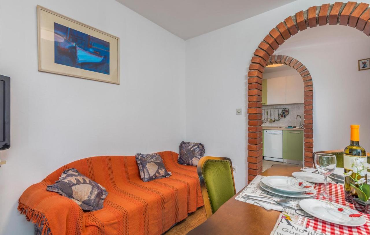 Lovely Apartment In Mali Losinj With Kitchen Zewnętrze zdjęcie