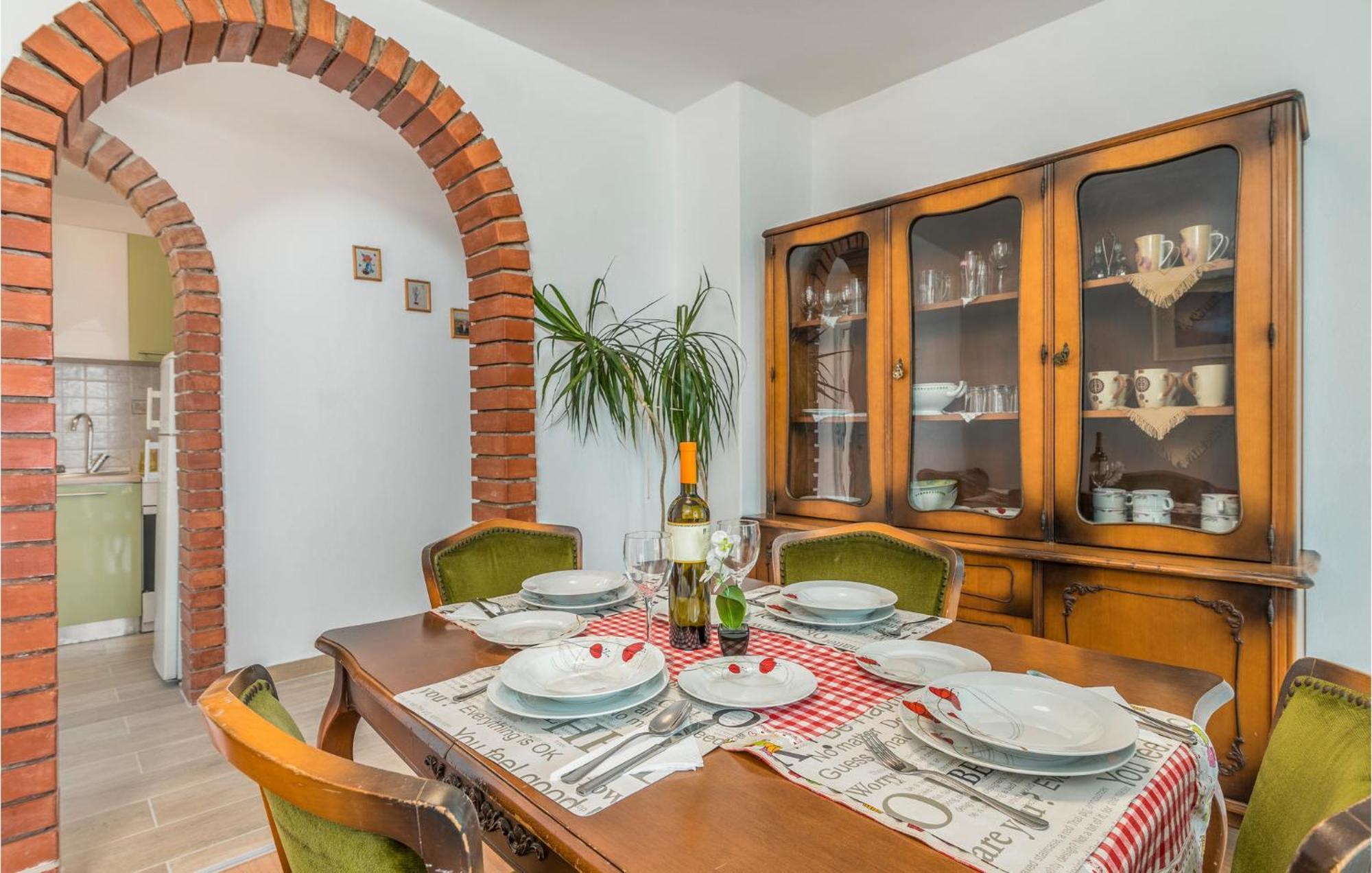 Lovely Apartment In Mali Losinj With Kitchen Zewnętrze zdjęcie