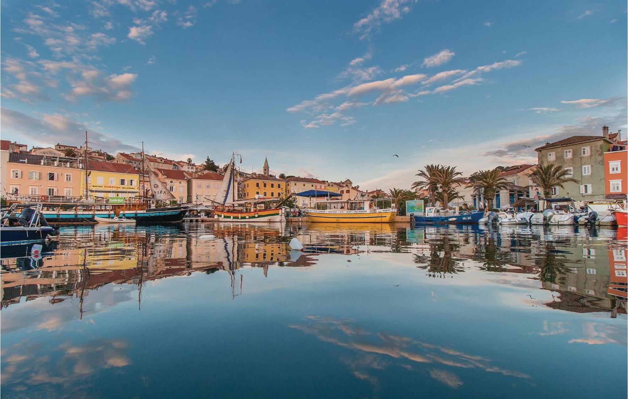 Lovely Apartment In Mali Losinj With Kitchen Zewnętrze zdjęcie