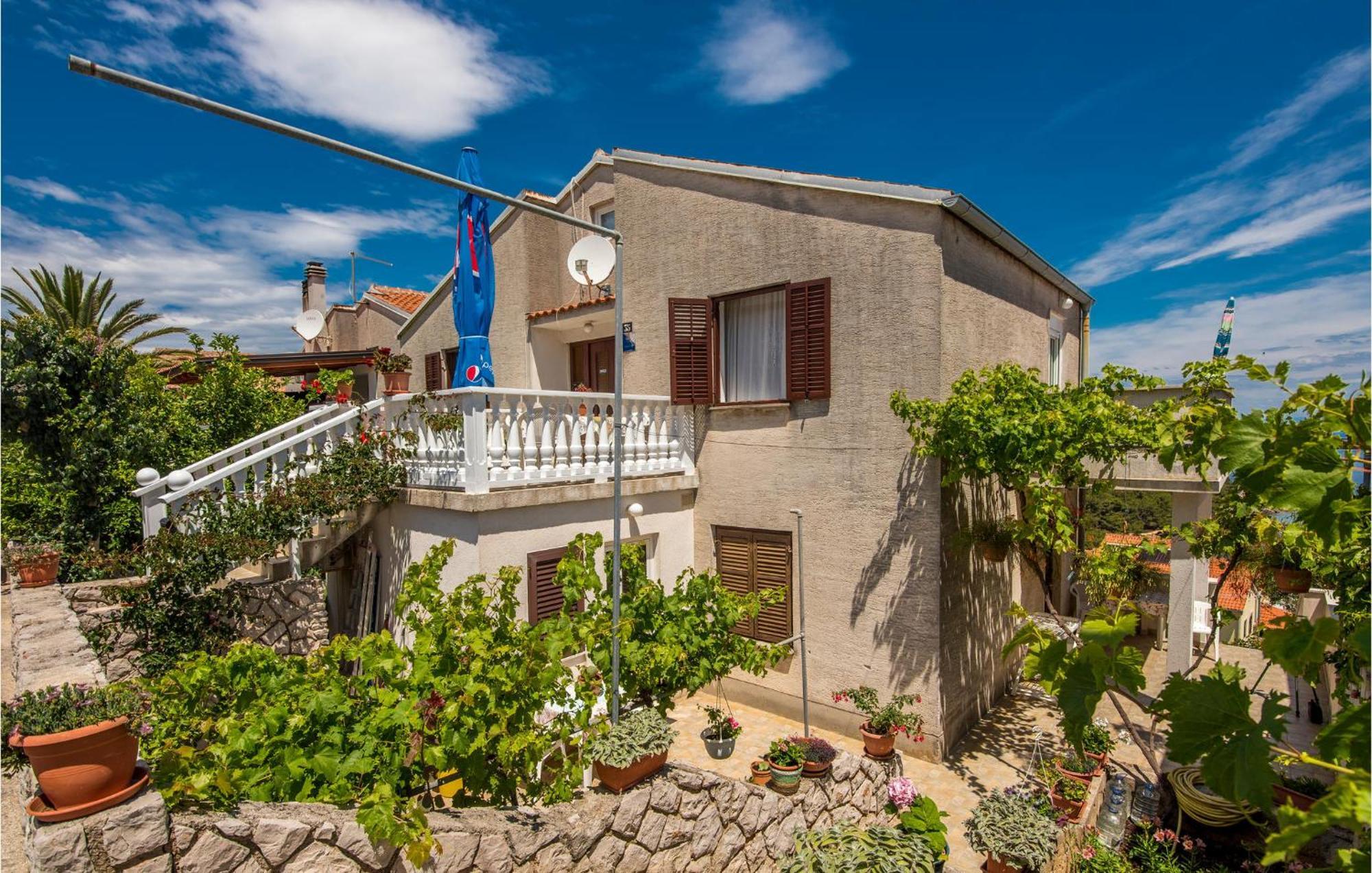 Lovely Apartment In Mali Losinj With Kitchen Zewnętrze zdjęcie