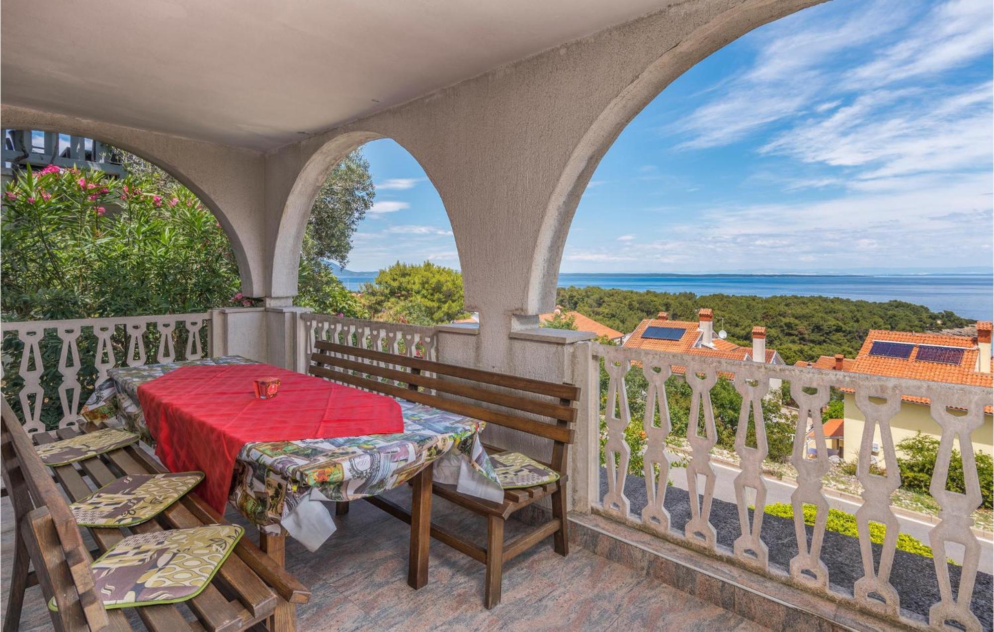 Lovely Apartment In Mali Losinj With Kitchen Zewnętrze zdjęcie